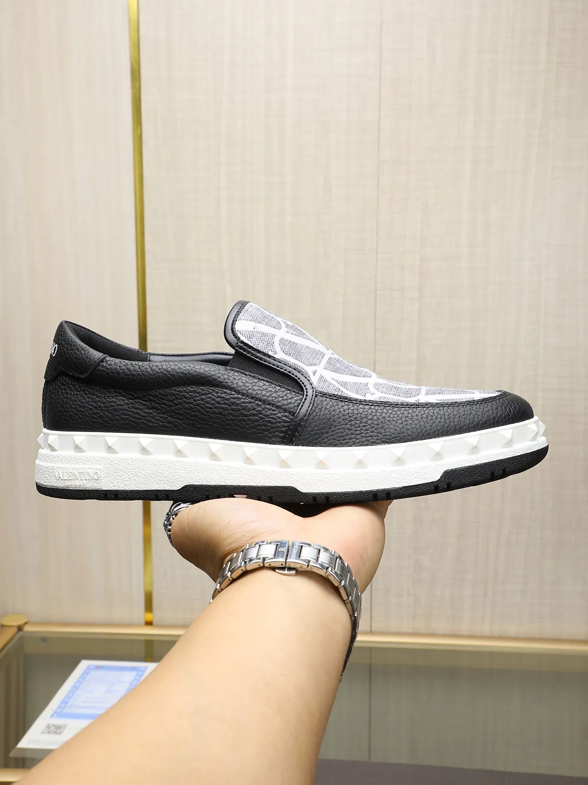 Men's shoes 💰440 Valentino "VALENTINO" hot sale ❤️ Counters ship at the same time 1:1 👏 Imported cowhide + waterproof fabric + leather lining 🐂 Casual fashion shoes Exquisite workmanship Original original outsole 38-44 (45 customized, non-refundable)